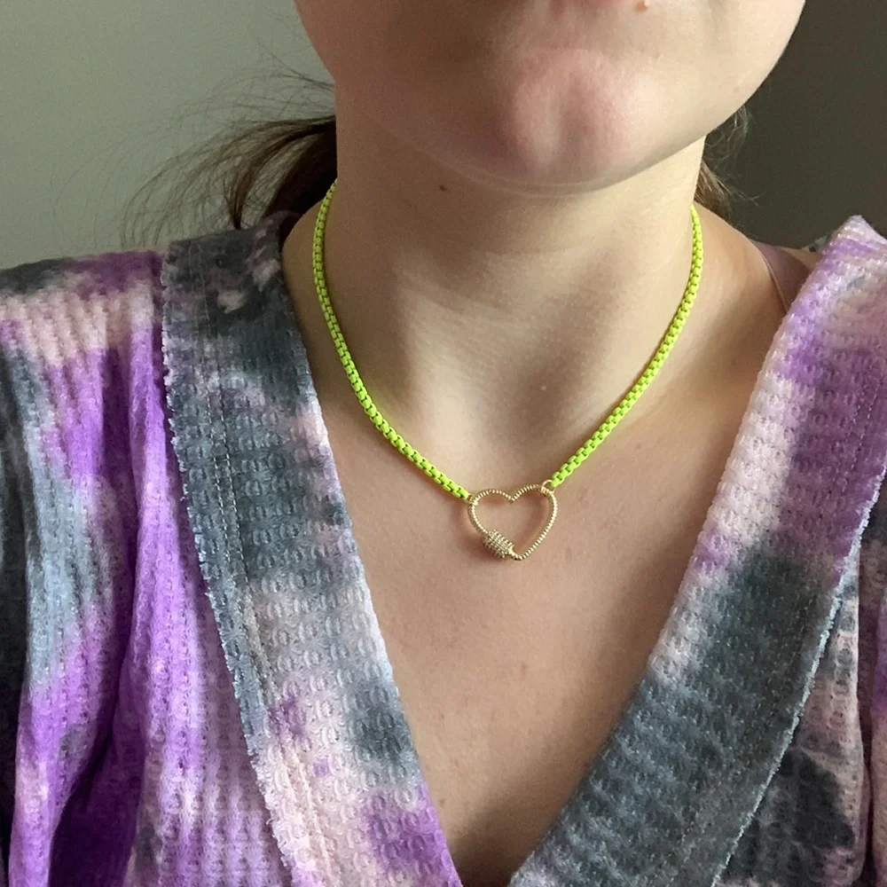 Melania Clara By Alexa Rae neon enamel heart 18k gold plated magnetic necklace - Picture 4 of 5